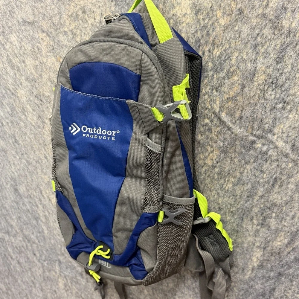 Outdoor Products 13L Hydration Backpack 2L Bladder Hiking Bike Blue Gray